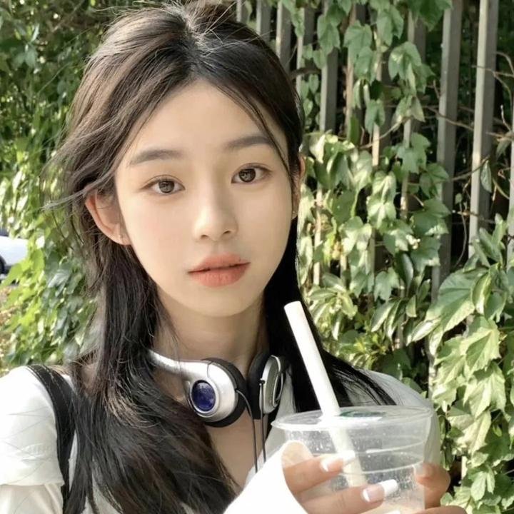 校园实拍：天王之女晒豪宅名表，家长出面回应